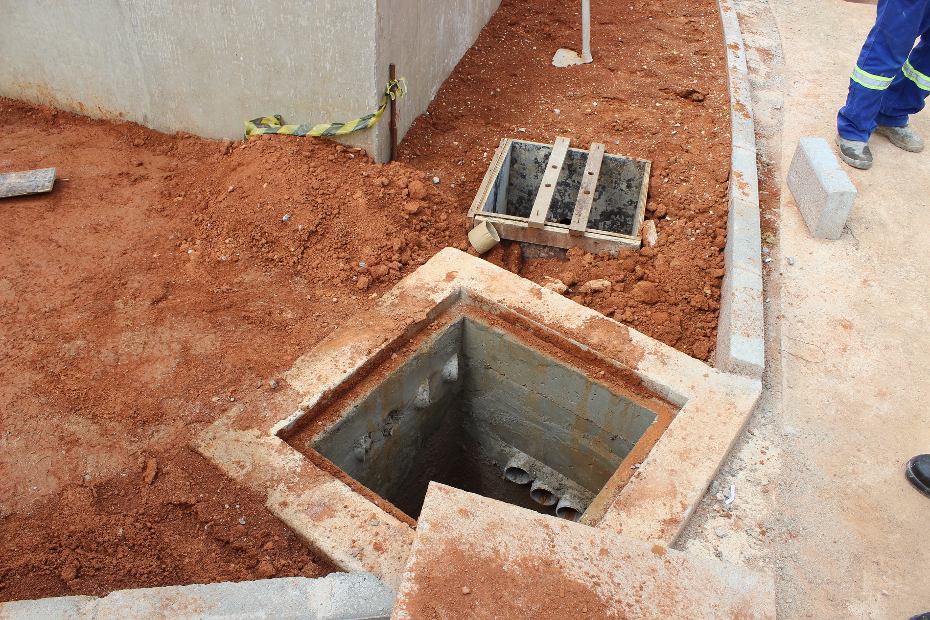 Furos e embutidos.JPG