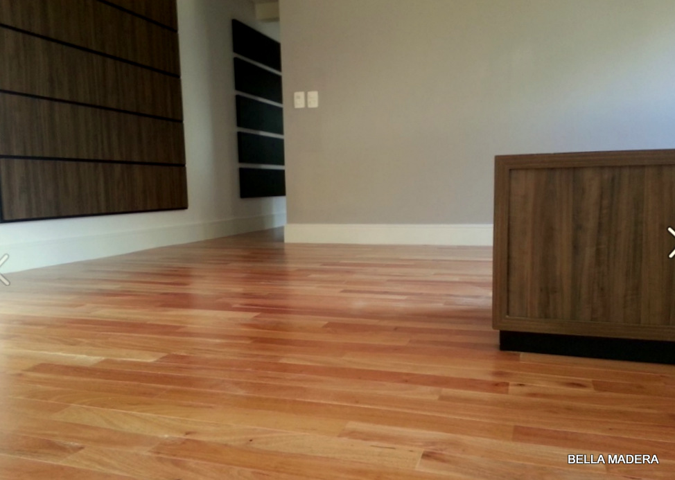 assoalho-madeira-amendoim-rodap_-revestimento-pvc-assoalho-de-madeira-piso-maci_o-bella-madera.jpg