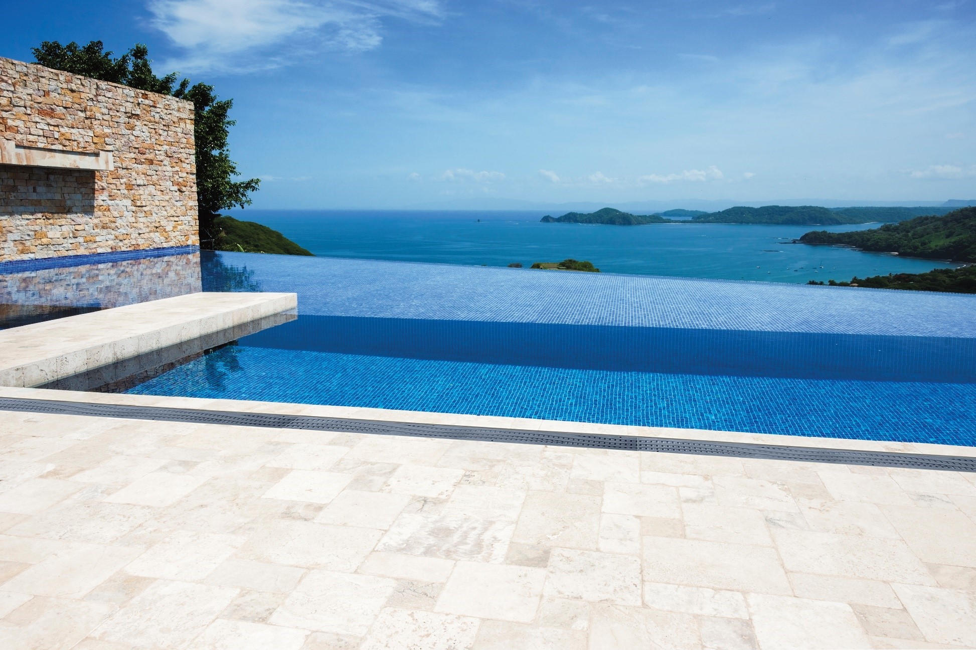 Piscina borda infinita Ralo Linear Pro Series