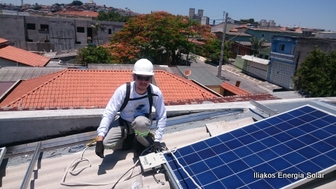 Instalação sistema de 1,92 kWp com módulos Risen e microinversor Renovigi.
