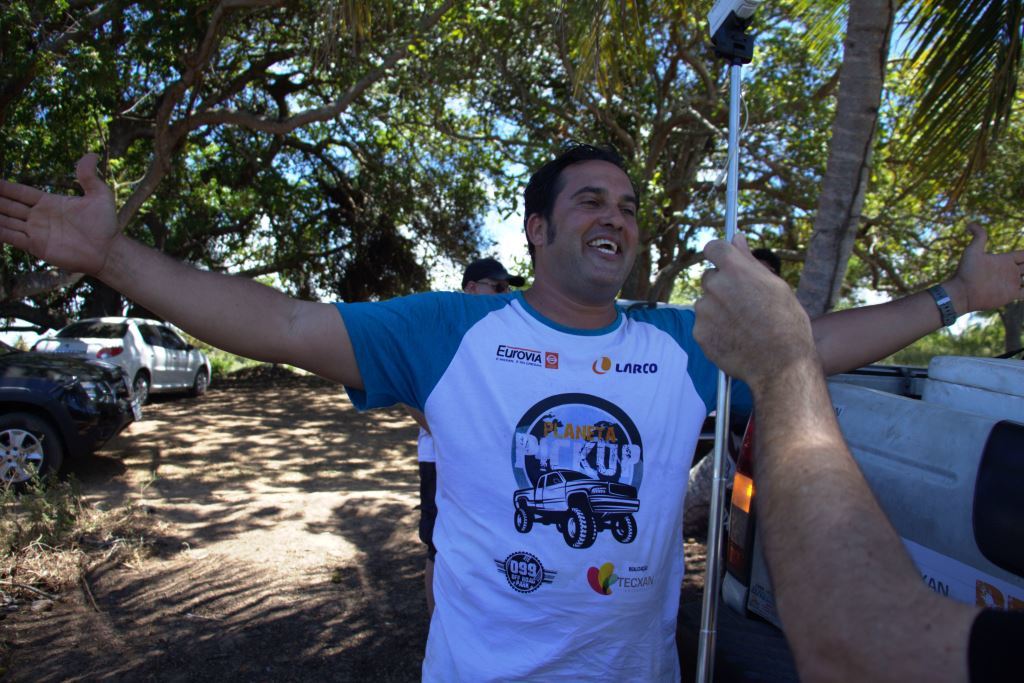 DETONA DE BRAÇOS ABERTOS.jpg