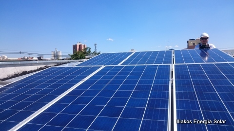 Instalação sistema de 1,92 kWp com módulos Risen e microinversor Renovigi.