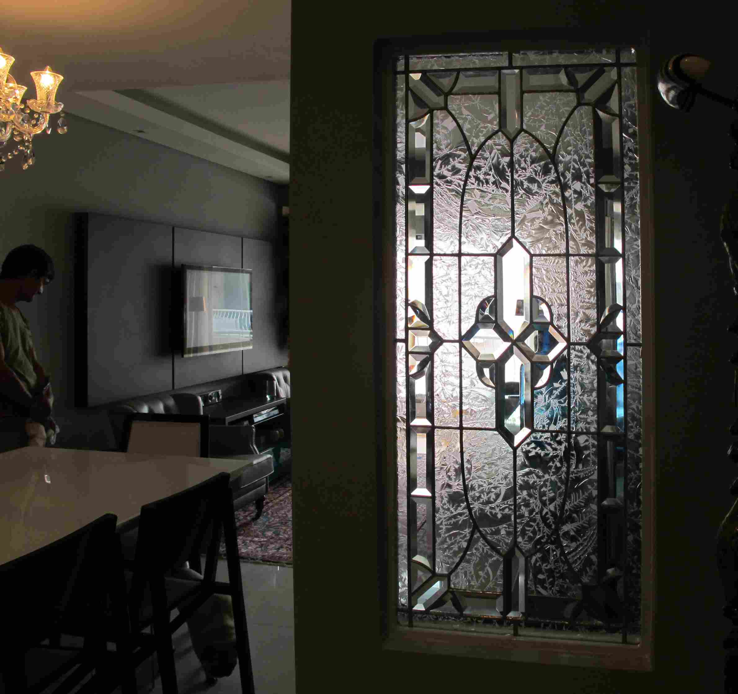 Vitral vidros Bisotado e Givré, Divisória em vitral; venda de vitral, telefone de vitrais, fábrica de vitrais, estúdio de vitrais, restauração de vitrais, compra de vitrais, loja de vitrais, contato de vitrais; vitral decorativo; Iris arte vítrea, vitraux, vitral artístico; vitral florianópolis; Vitral Santa Catarina; Vitral decorativo; vitral residencial, Roberto Petrelli, estúdio de vitrais 