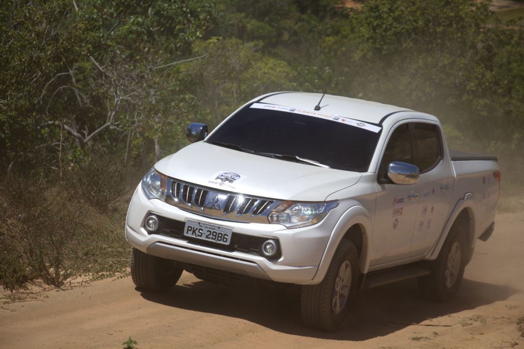 NEW TRITON BRANCA.jpg