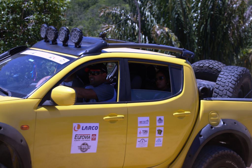 TRITON PESCADOR COM JANELAS ABERTAS.jpg