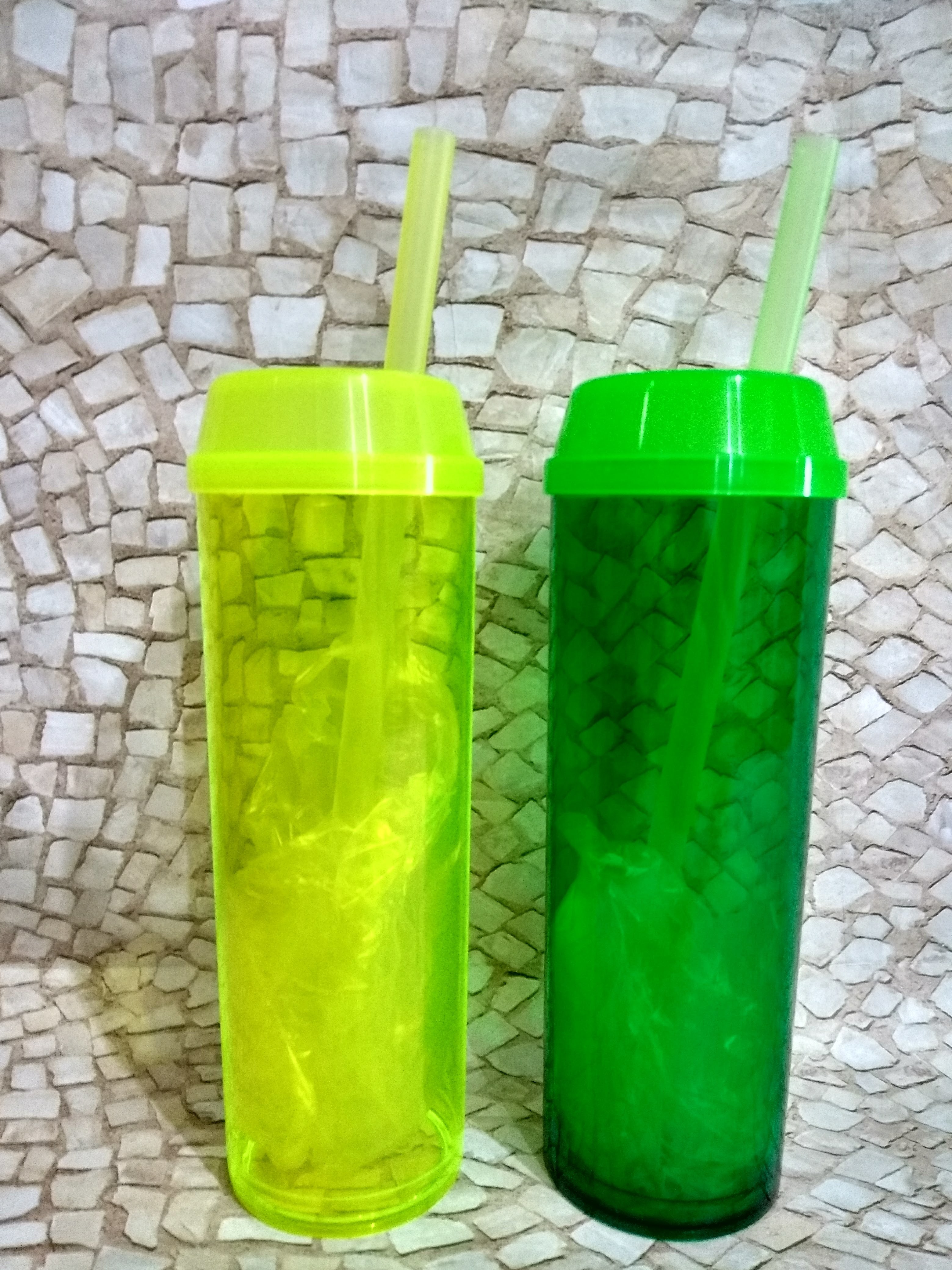 LD com tampa e canudo 