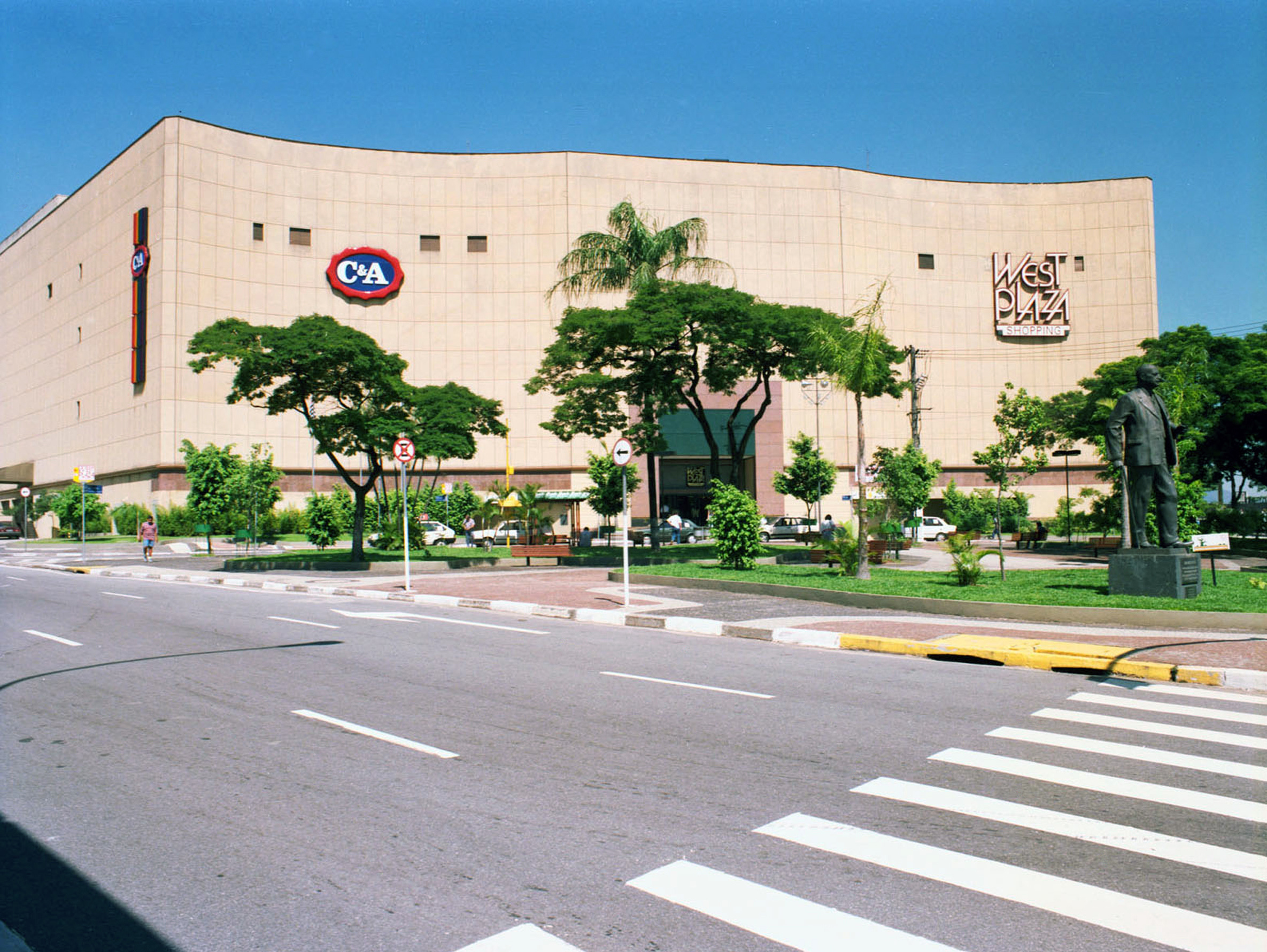 Shopping West Plaza 2.jpg