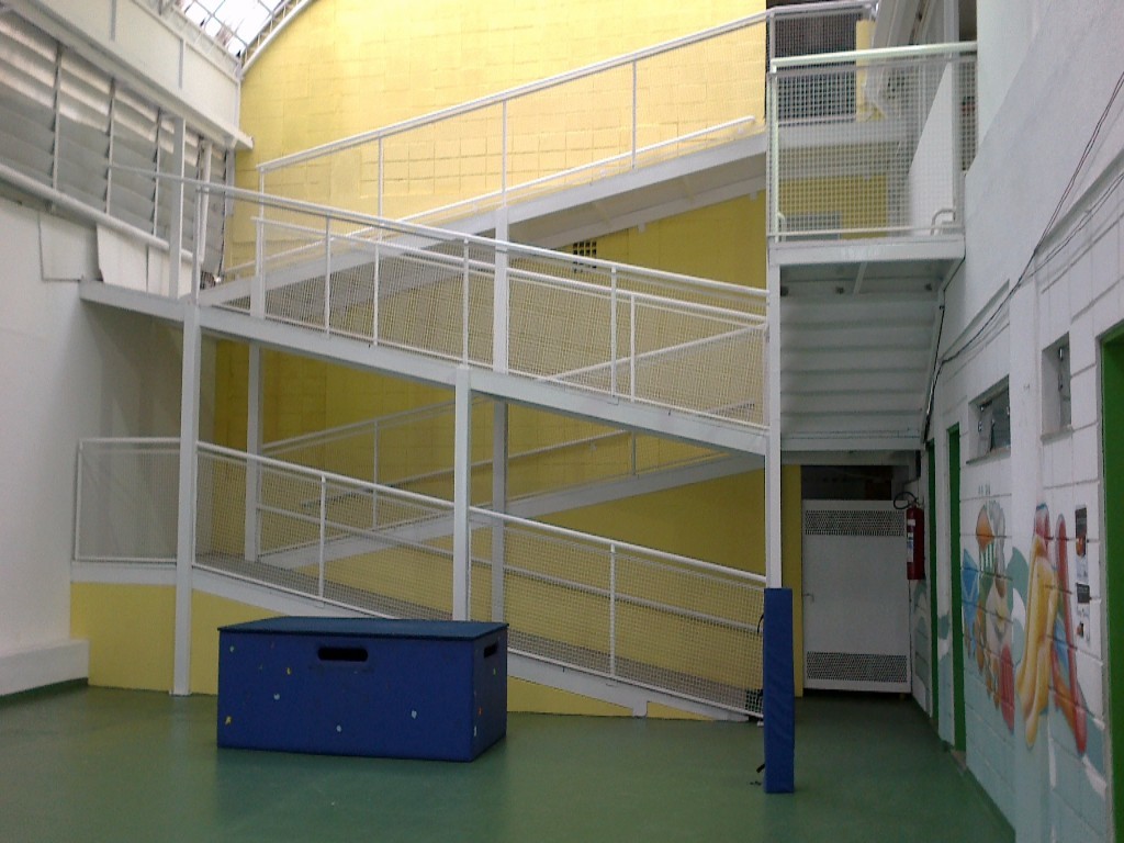 Escada colégio arbos Locksmith