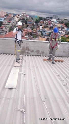 Instalação sistema de 1,92 kWp com módulos Risen e microinversor Renovigi.