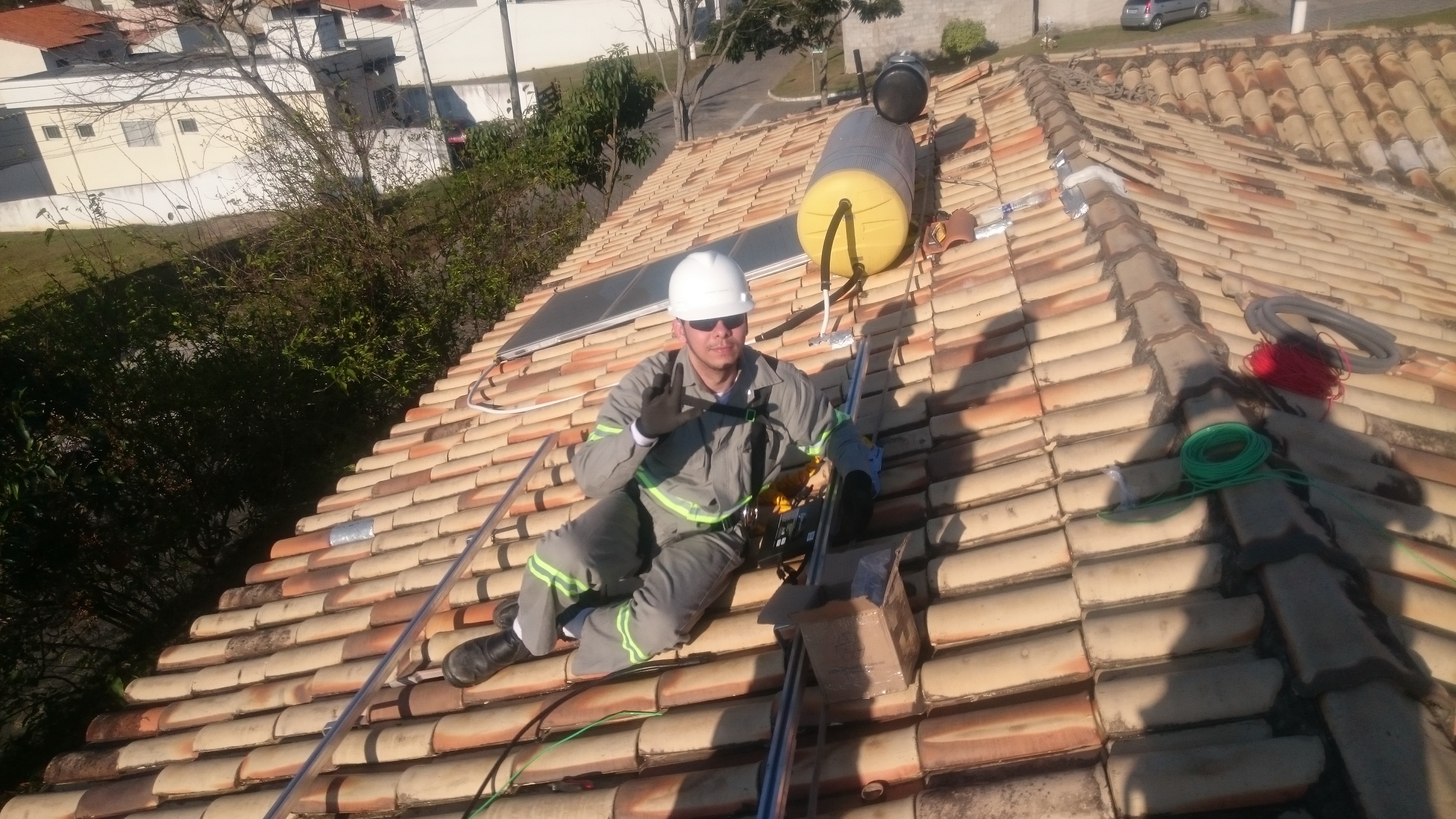 Instalação telhado Cachoeira Paulista, sistema 1,28 kWp - Iliakos Energia Solar