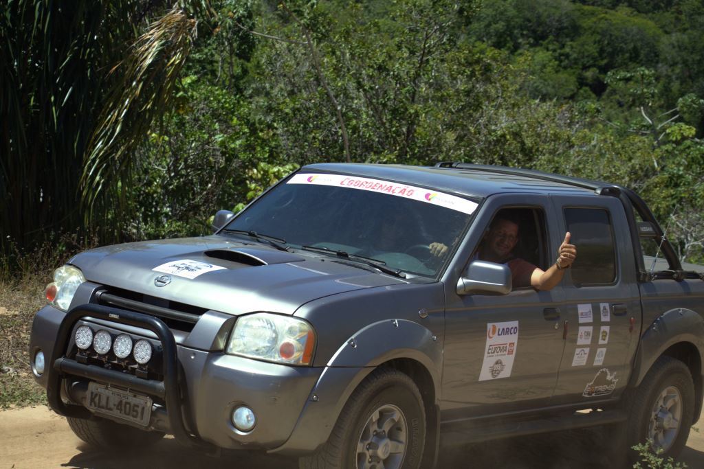 FRONTIER MONKEY NA JANELA.jpg