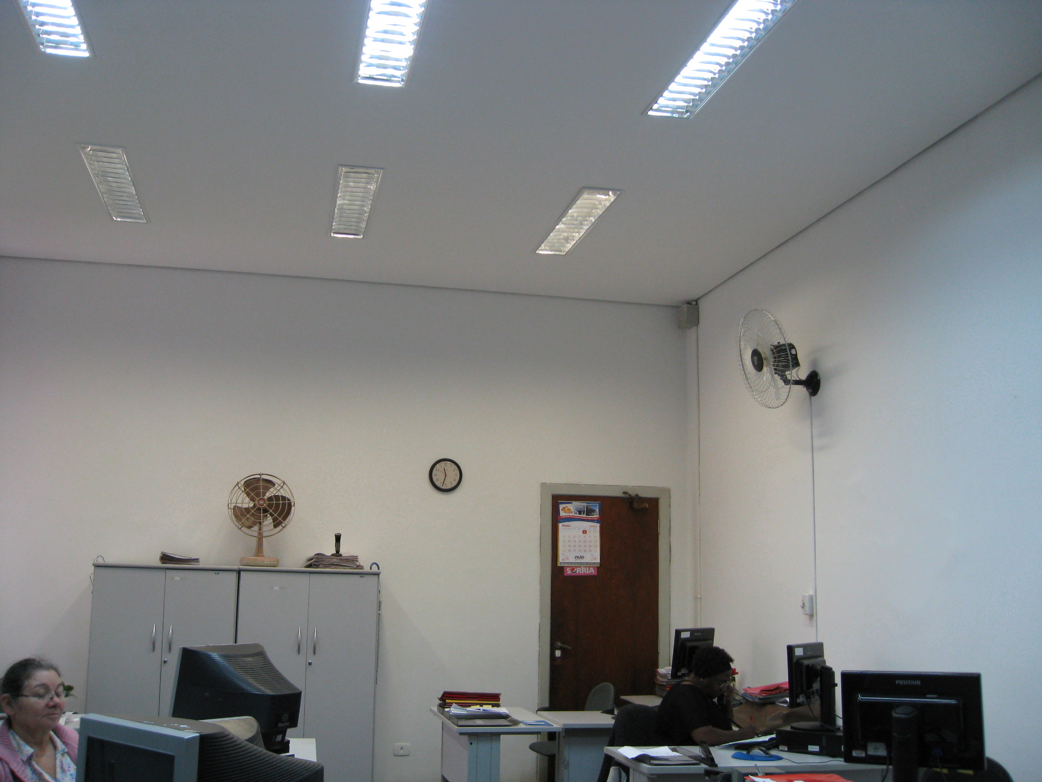 Sala 230 calocação do forro 2.JPG