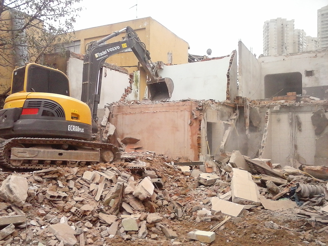 Demolidora-no-Ipiranga-SP-demolidorabectel-demolicoes-sao-paulo-sp-demolicao