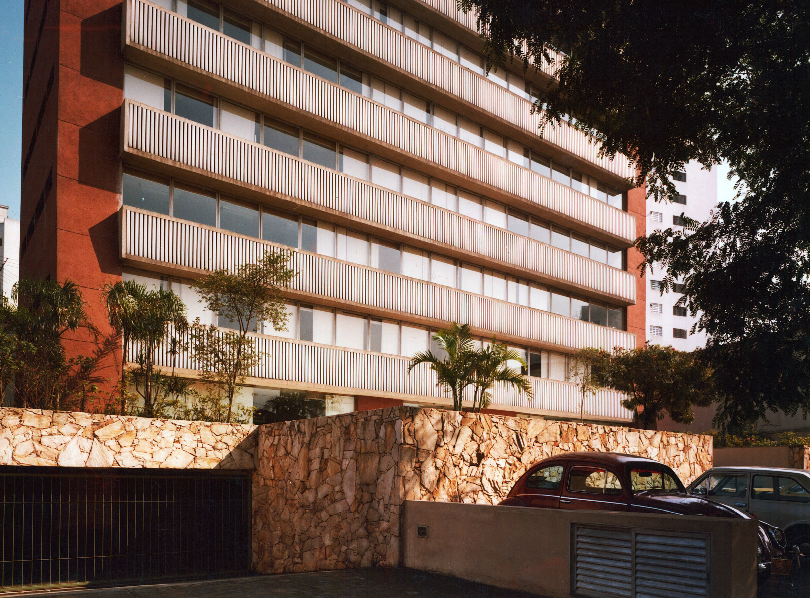 Edifício Sede Gradiente 3 (Henrique Monteiro).jpg