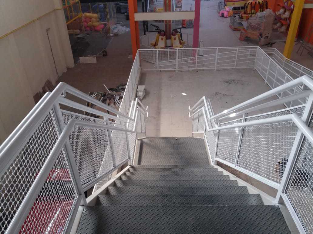 Escada e corrimão estruturas metálicas 