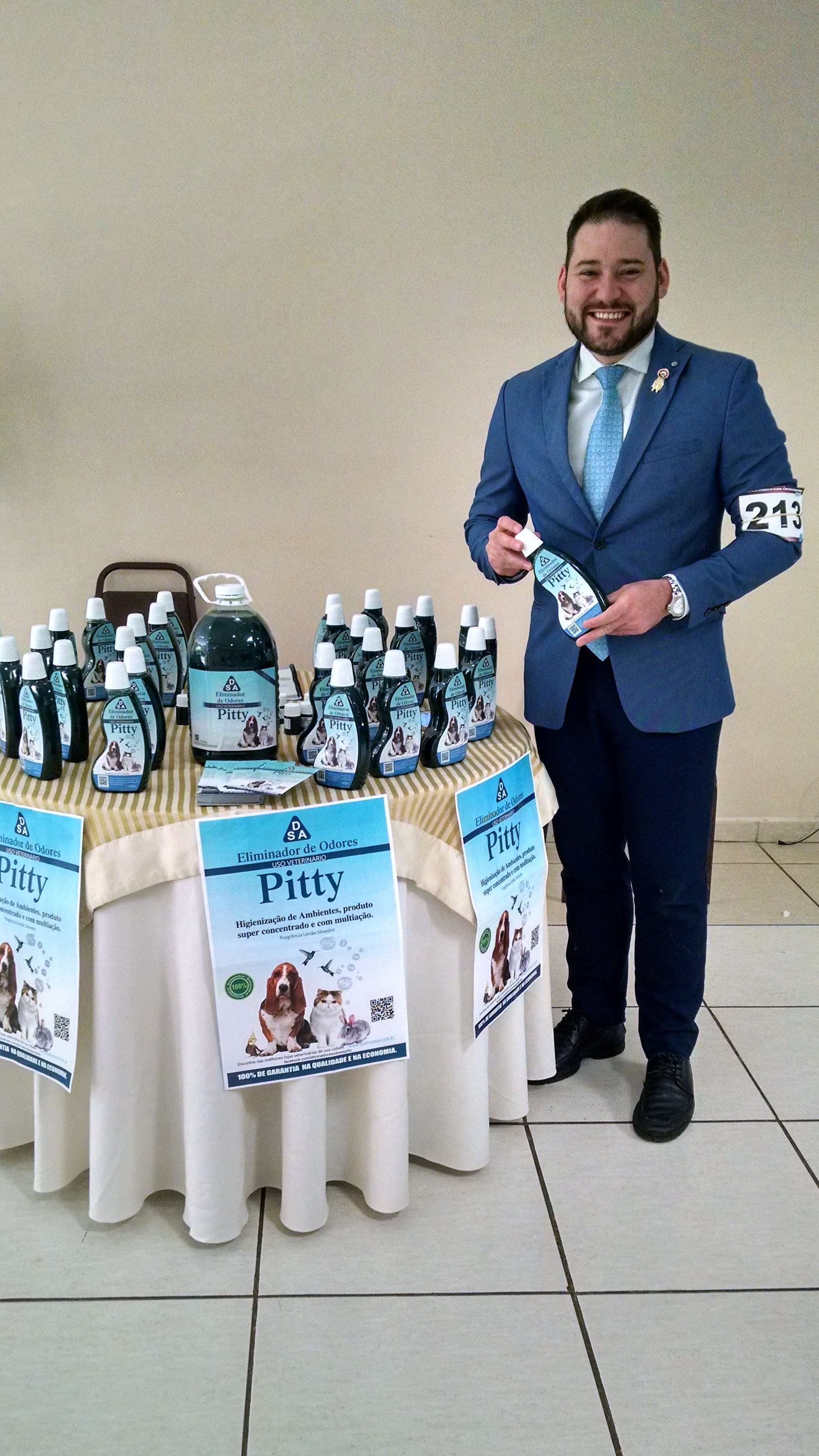 HANDLER CHARLY ANDRADE.jpg