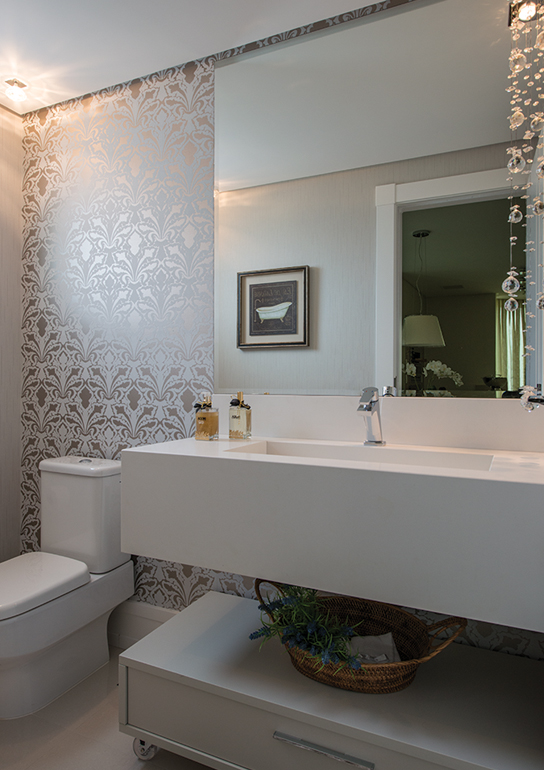 Lavatório no Quartzo Branco Zeus. 