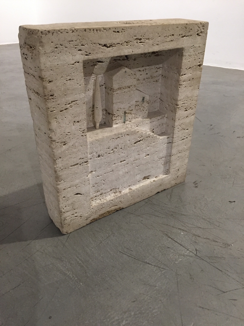 Dan Fialdini Escultura em Travertino Romano 45x42x10.jpeg