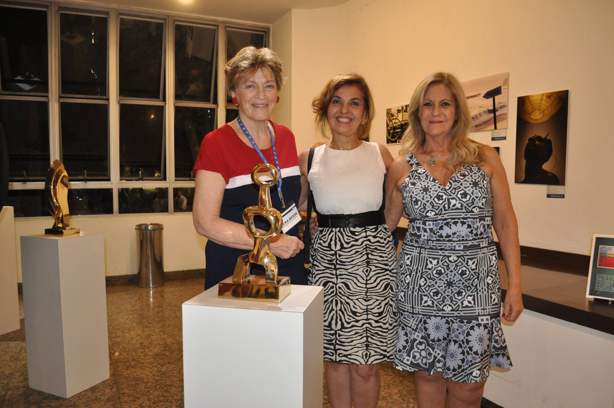 Vera, a organizadora, com Ceres Panicucci e Virginia Sé, duas das expositoras.