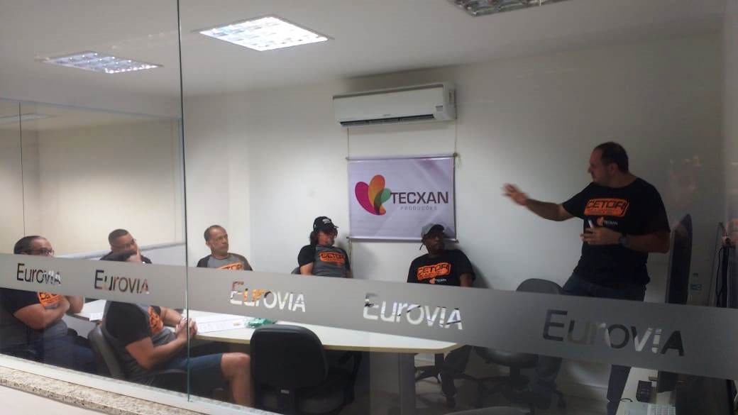 ALUNOS NA SALA DE AULA 2.jpg