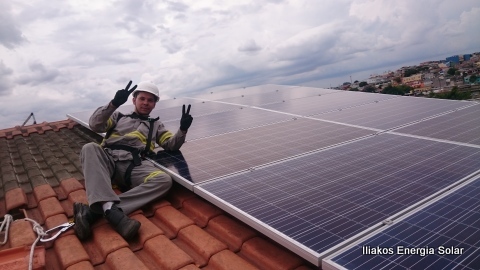 Instalação sistema de 4,48 kWp com módulos Seraphim e microinversor APSystems.