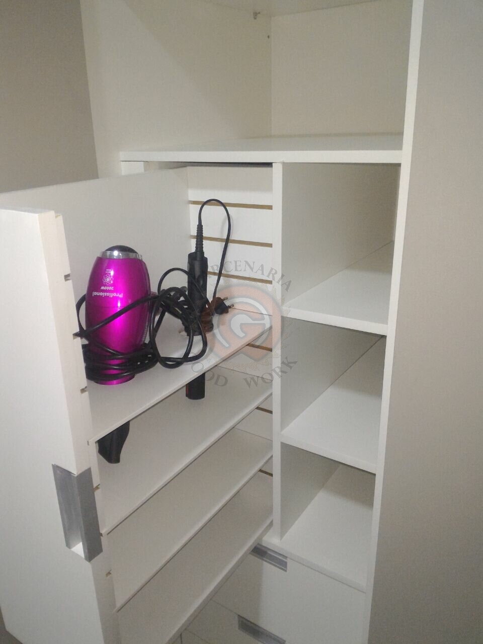 roupeiro thamires logo 8.jpg