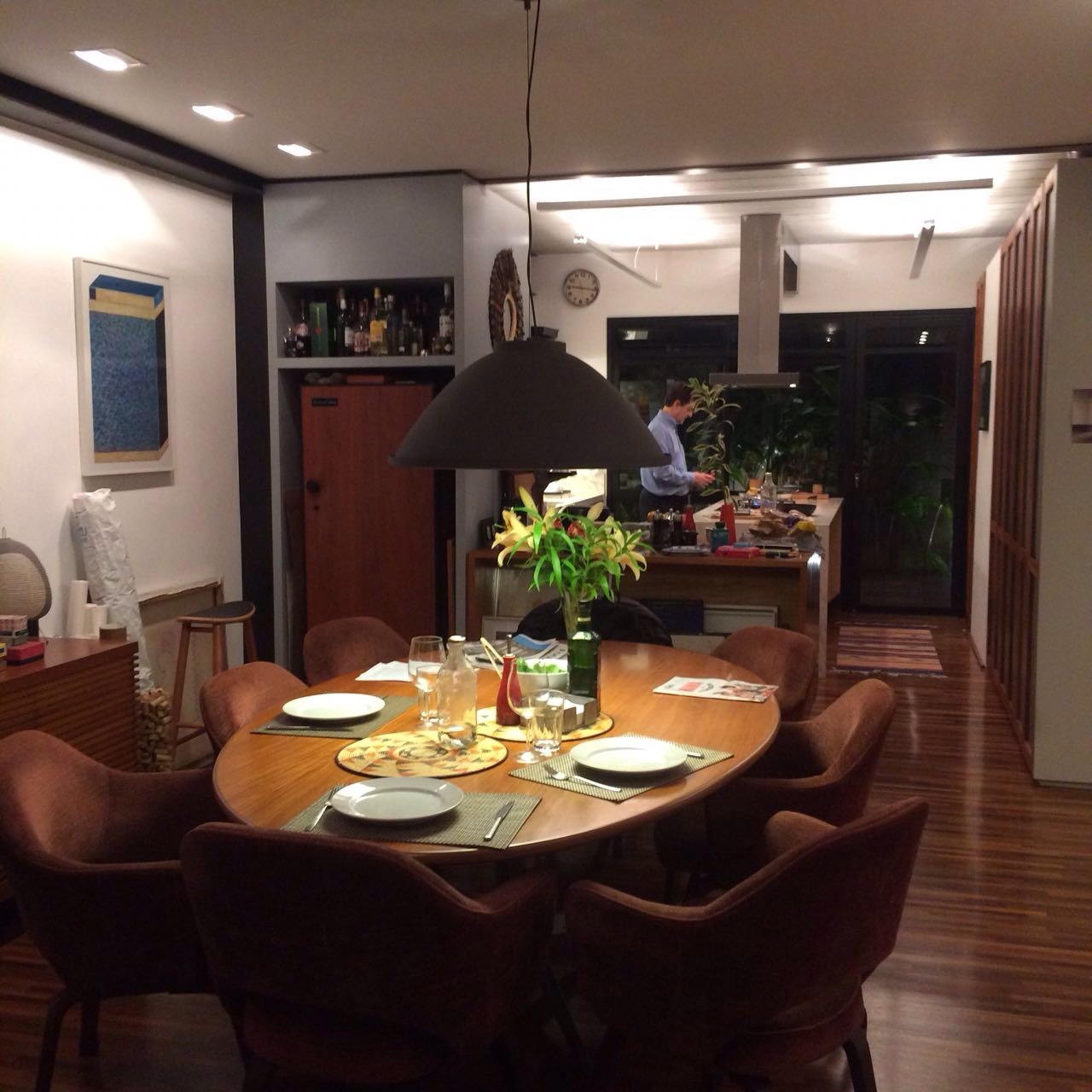 reforma construção obra projeto arquitetura casa vila nova conceição concreto aparente chapisco bananeira guaimbê caixilho preto alumínio portão madeira deck ripa jardim paisagismo estrutura metálica piso taco palito