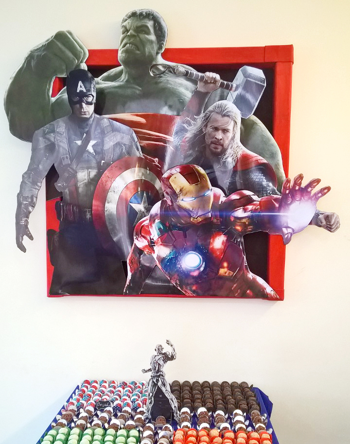 locação tema vingadores, bolo falso, hulk, thor, capitão américa, homem de ferro