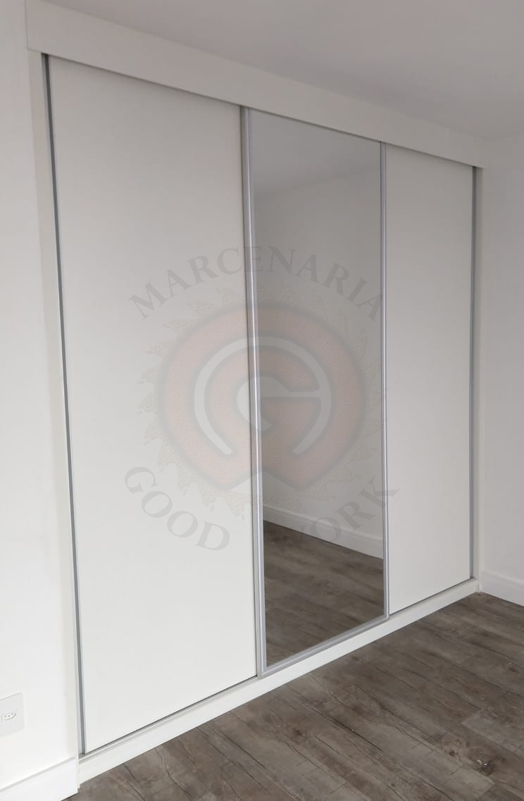 roupeiro-especial-portas de correr-espelho-marcenaria-goodwork-7.jpg