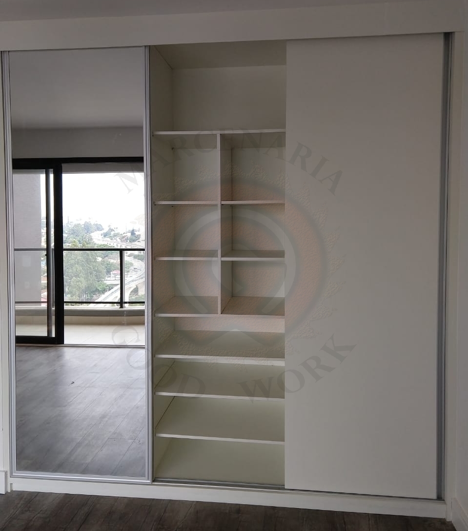 roupeiro-especial-portas de correr-espelho-marcenaria-goodwork-4.jpg