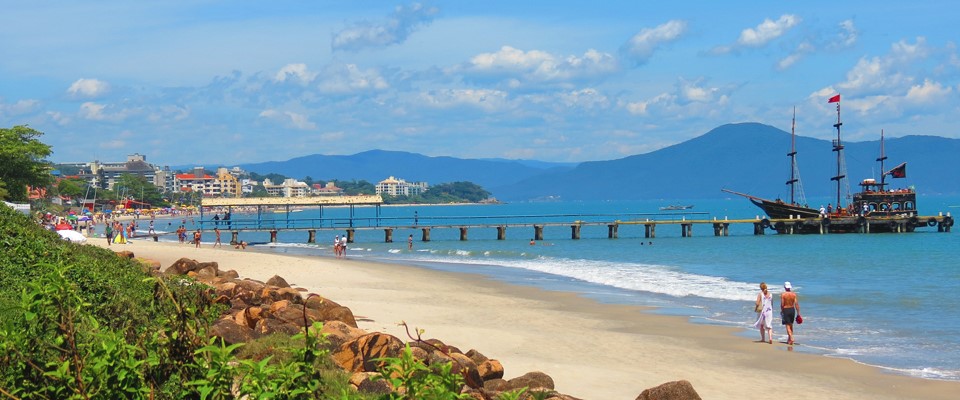 Canasvieiras-uma-das-praias-de-Florianopolis.jpg