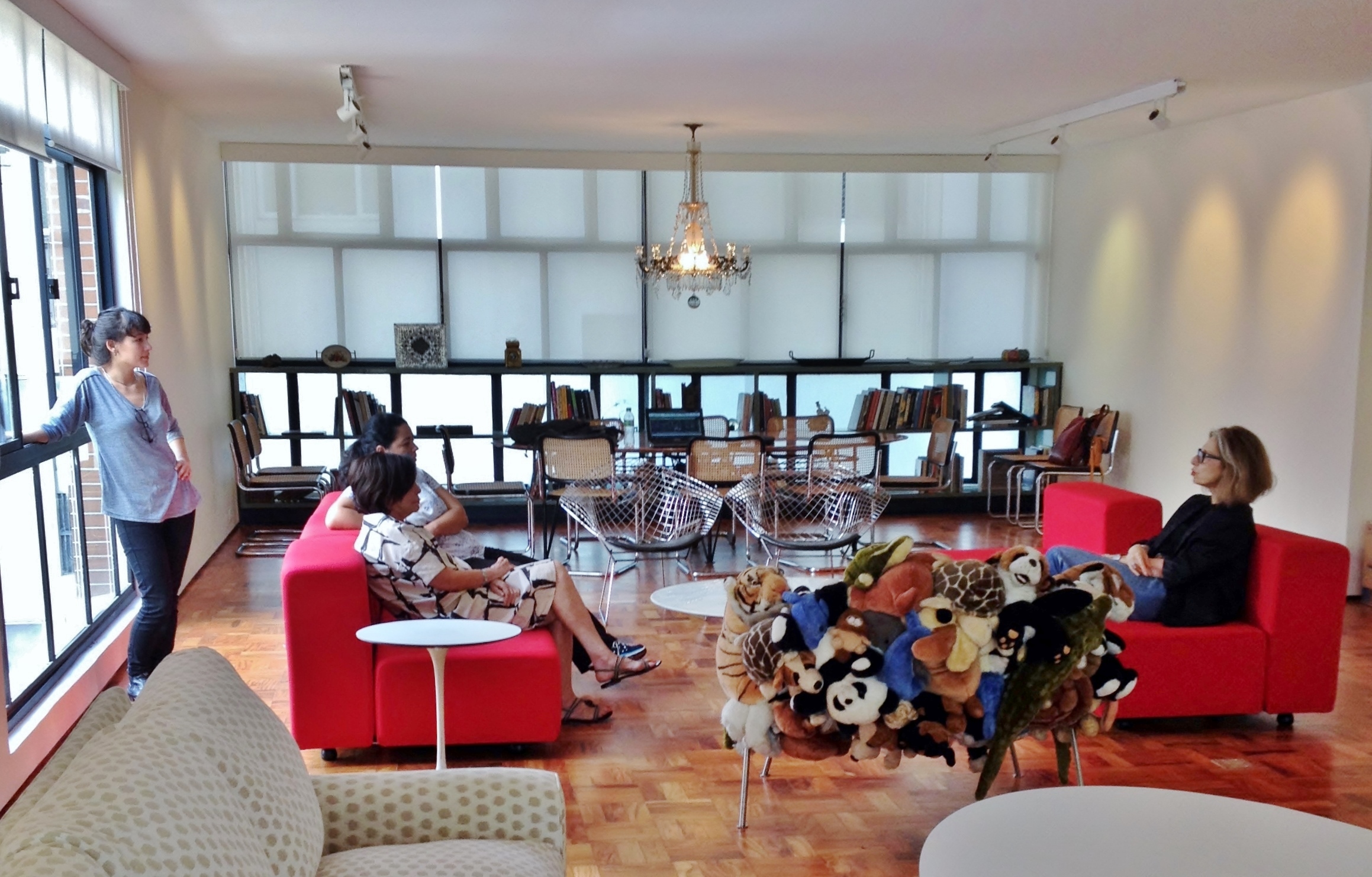 reforma apartamento anos porta pivotante piso teto taco restauro ar condicionado central iluminação reka spot arquitetura projeto obra gerenciamento administração interiores design arte