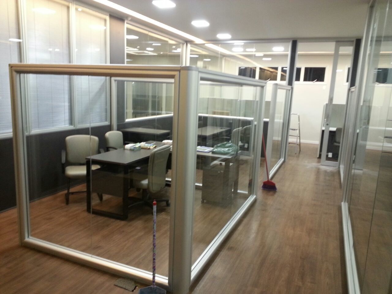 Divisoria vidro duplo persiana interna preço