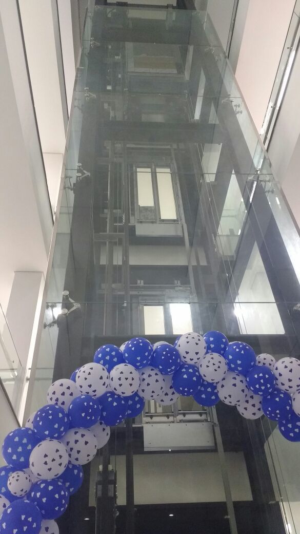 fachada em vidro para elevador loja Marabraz