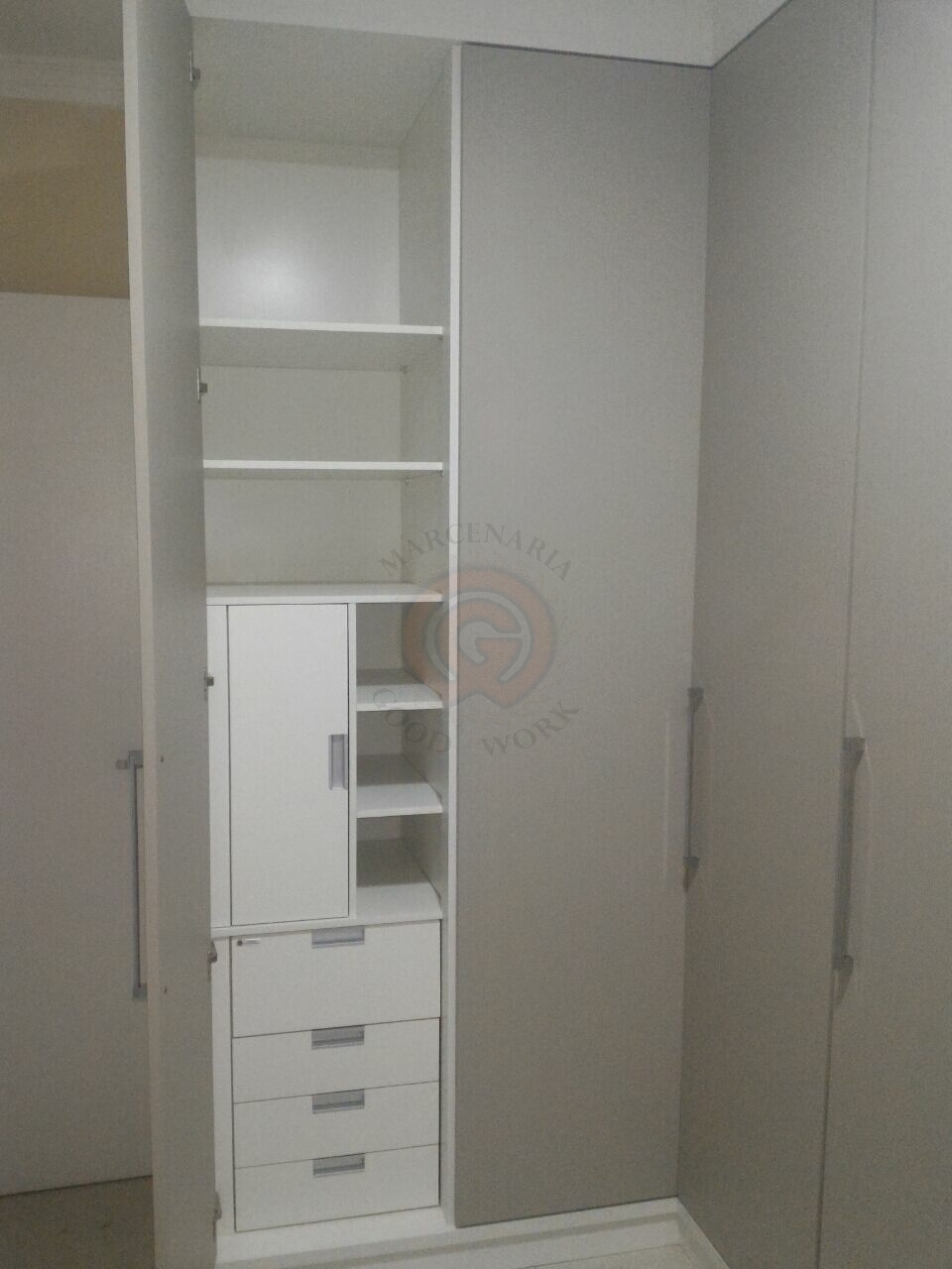 roupeiro thamires logo 6.jpg