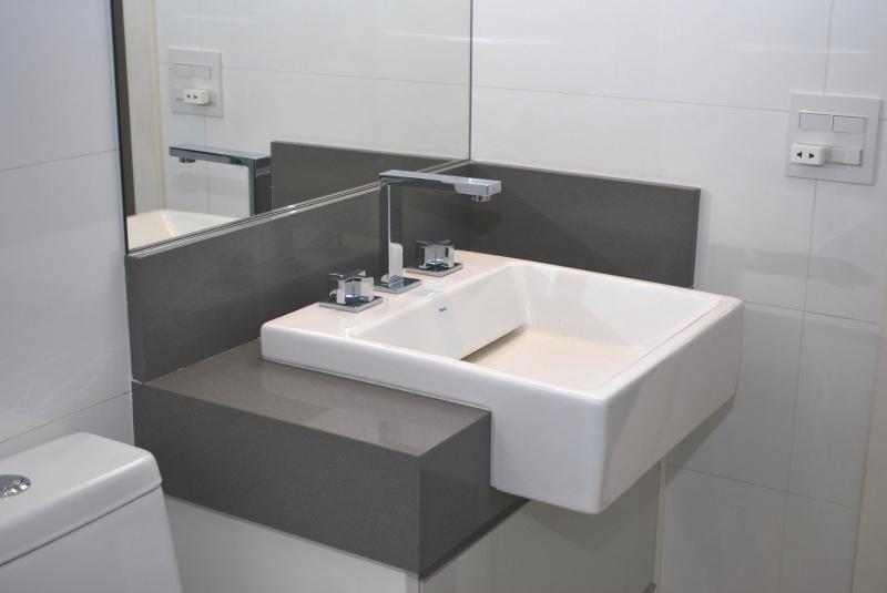 Lavatório no Quartzo Cinza