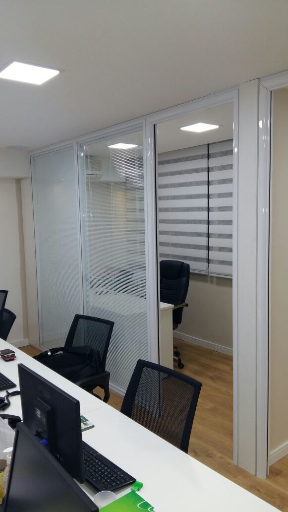 Divisoria vidro duplo persiana interna preço