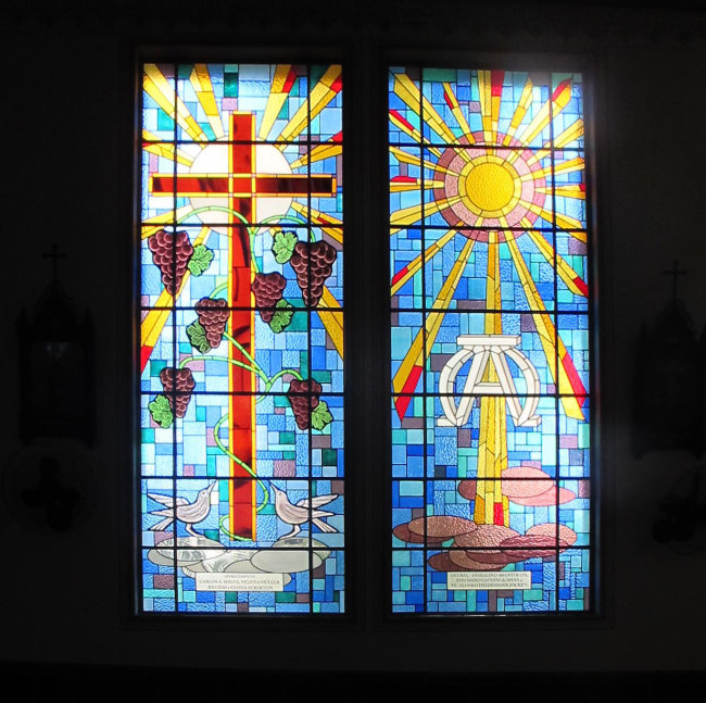 Vitrais Sacros; Iris arte vítrea; vitral sacro; venda de vitral, telefone de vitrais, fábrica de vitrais, estúdio de vitrais, restauração de vitrais, compra de vitrais, loja de vitrais, contato de vitrais; vitral Florianópolis; Vitral Santa Catarina, Vitraux; stained glass; Igreja Matriz de Grão Pará; Roberto Petrelli