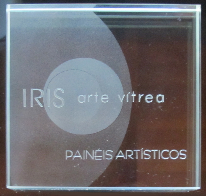 gravação em vidro logomarca; iris arte vítrea