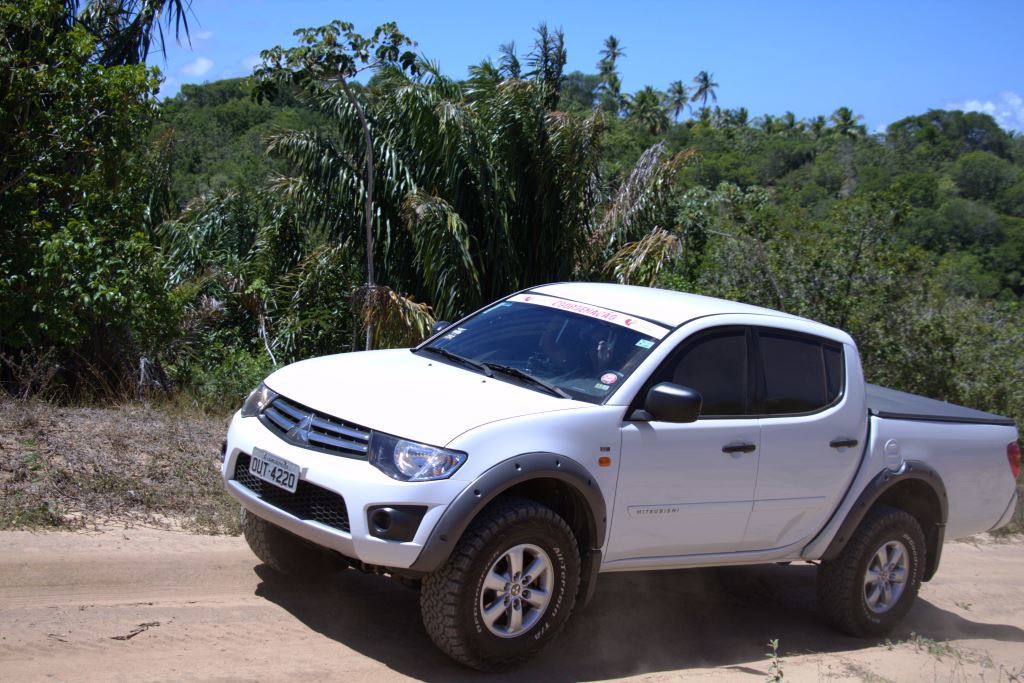 TRITON BRANCA SEM ADESIVOS.jpg