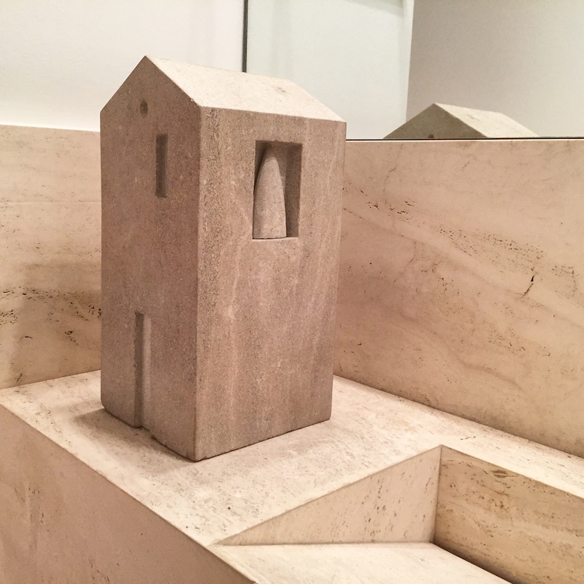 Dan Fialdini Escultura em Limestone 35x18x18.jpeg