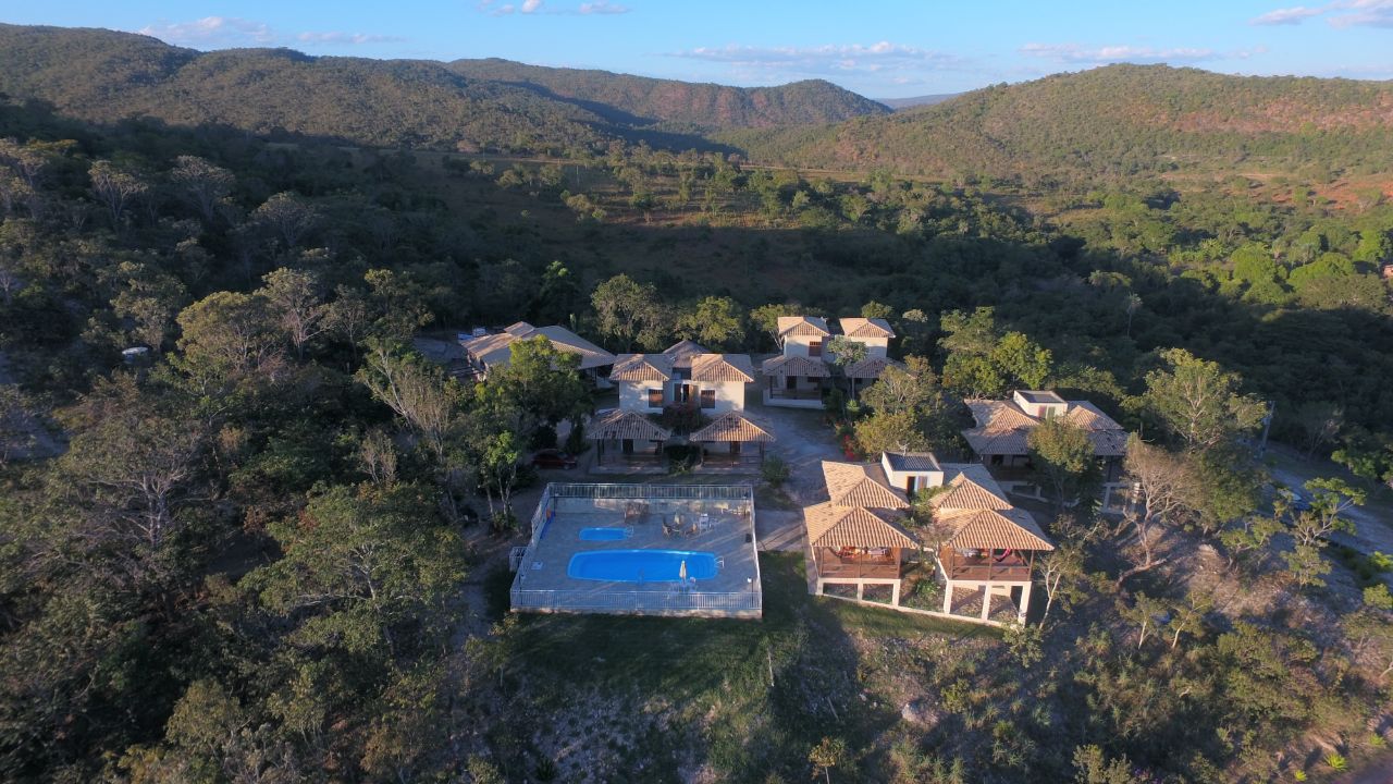 Vista aérea dos Chalés da Cachoeira Poço Encantado