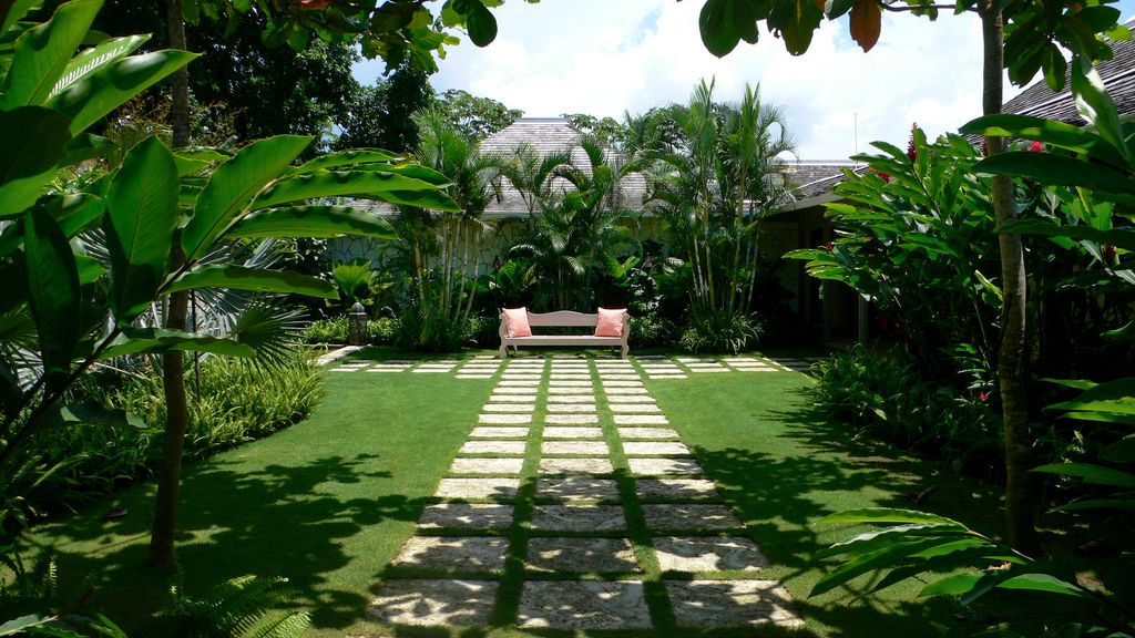 modern-minimalist-garden-side-house-tropical-style12.jpg