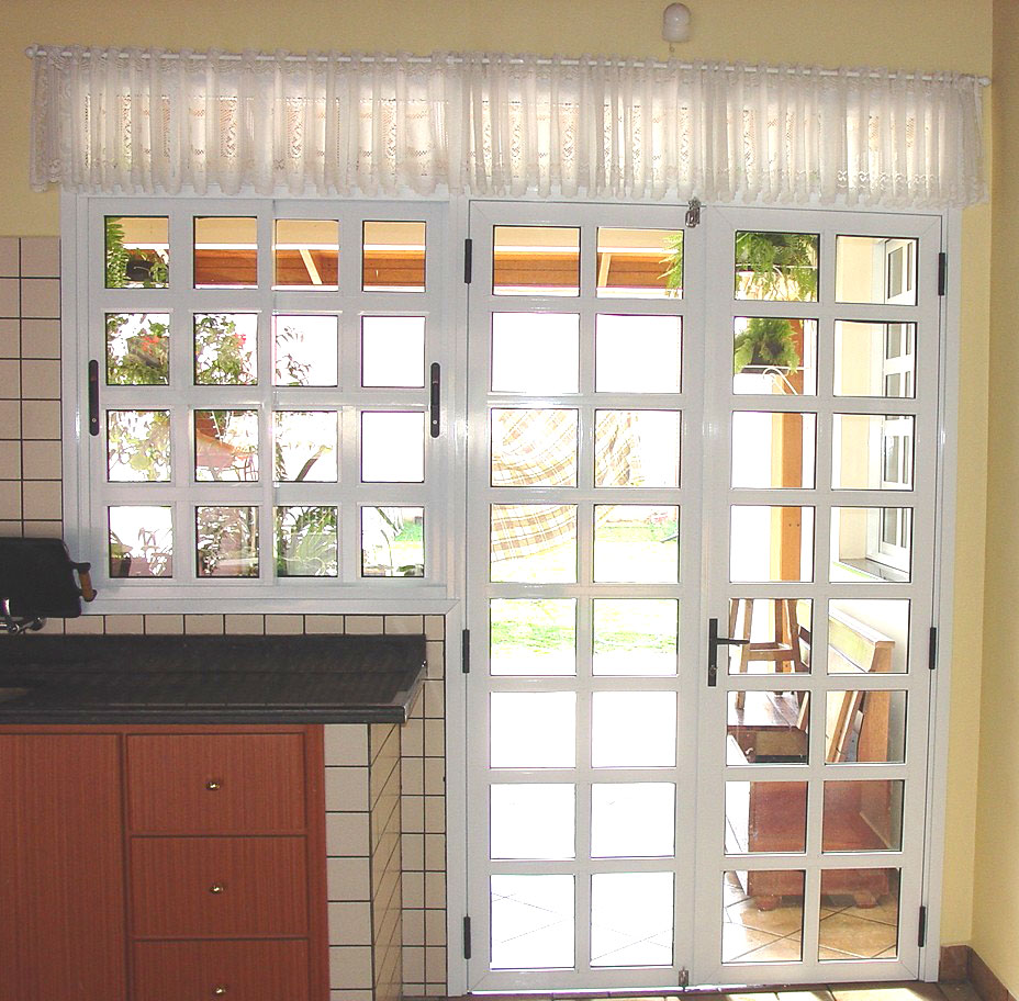 PORTA-E-JANELA-QUADRICULADAS.jpg
