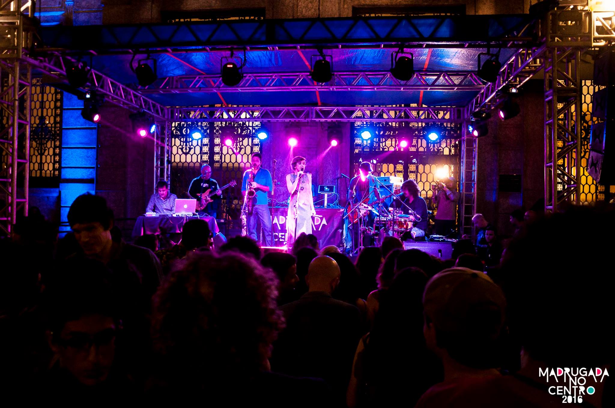 Bossa_Carolina Oliveira2.jpg