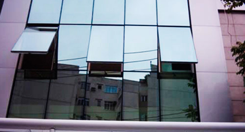 Janela com perfil de silicone