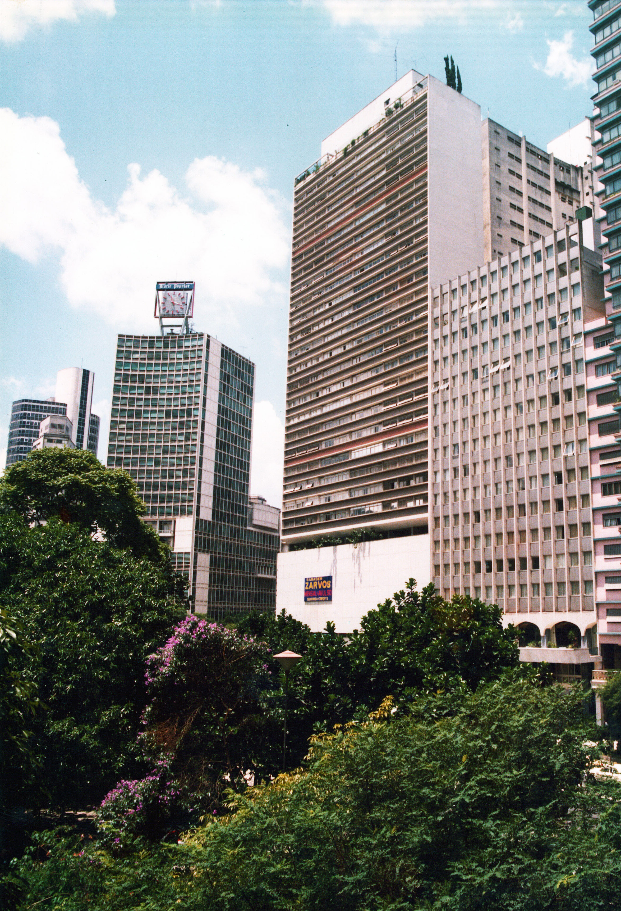 Conjunto Zarvos 3.jpg