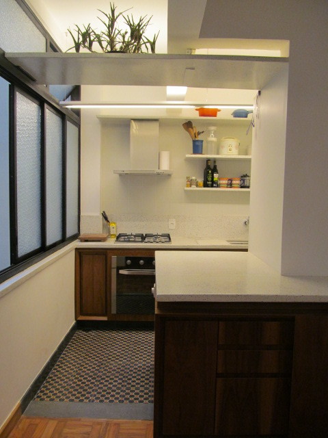 projeto arquitetura bancada granilite janela caixilho preto piso taco restauro reforma sala jantar jardins jardim paulista paulistano vintage cadeira mesa buffet marcenaria sob medida p