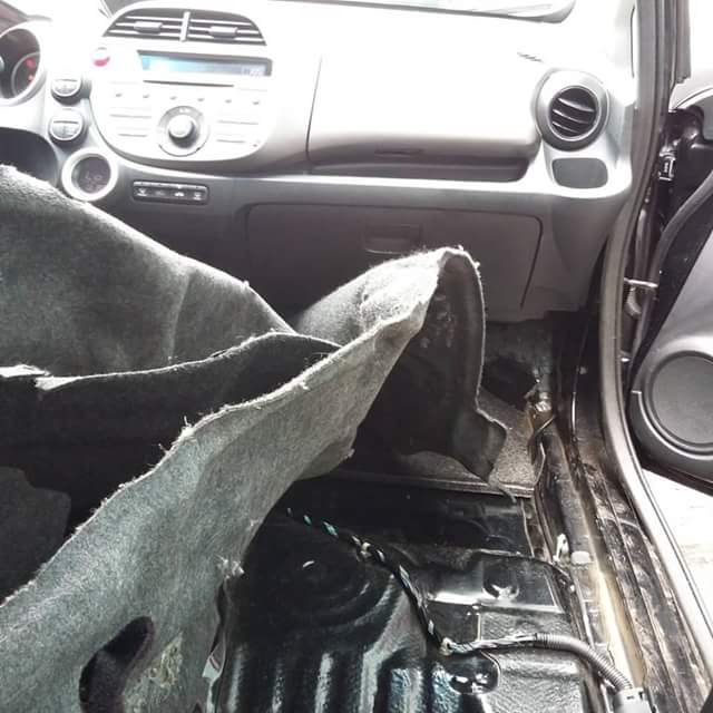 Higienização de carros de enchente  recuperação de carros de enchente  limpeza de carro de enchente 