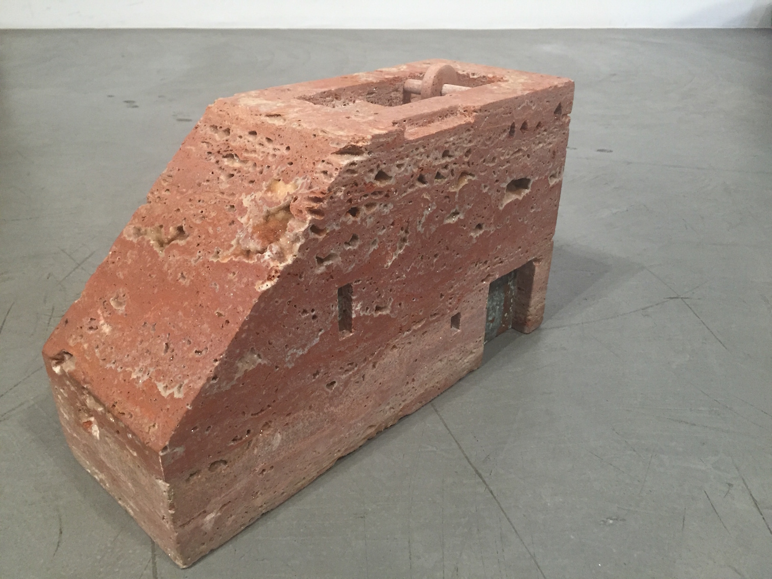 Dan Fialdini Escultura em Travertino Persa 25x40x15 4.jpeg